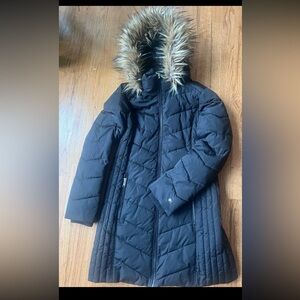 Tommy Hilfiger Women's long. Black Quilted Jacket with Faux Fur trim.